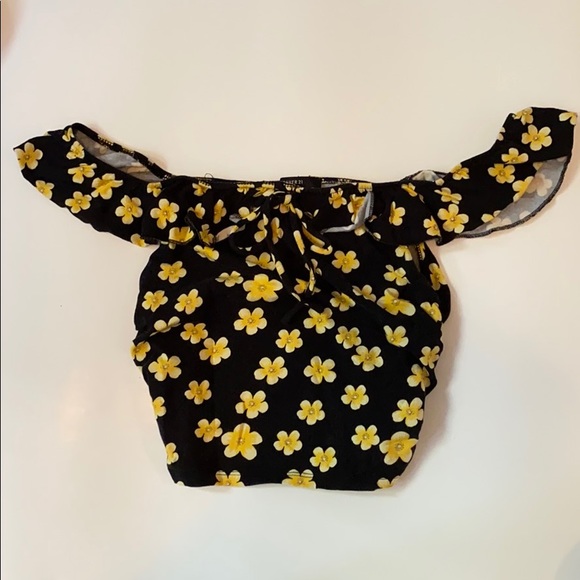 Forever 21 Ruffled Off-The-Shoulder Black Crop Top - Picture 2 of 2